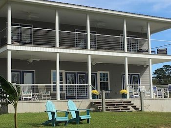 Darien Waterfront Inn