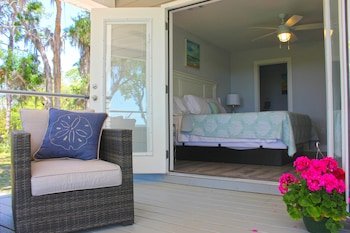 Darien Waterfront Inn