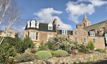 Leven House Bed And Breakfast And Squirrel Away Apartment