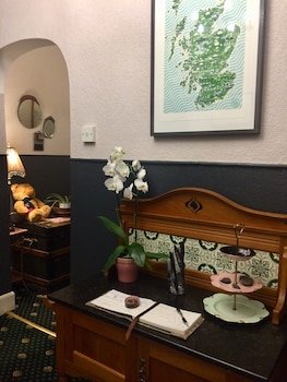 Leven House Bed And Breakfast And Squirrel Away Apartment