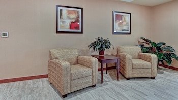 Cobblestone Hotel and Suites - Pulaski