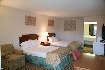 Cocomo Inn & Suites