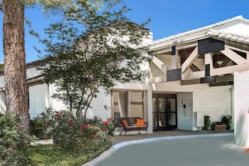 Craigshire Suites - Arlington