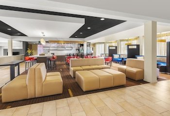 Super 8 by Wyndham Dallas Love Field Airport