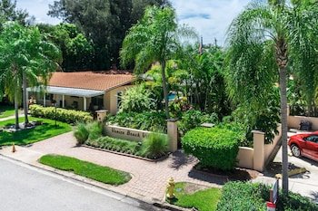Tropical Villas of Venice Beach