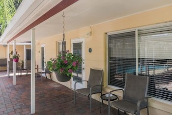Tropical Villas of Venice Beach