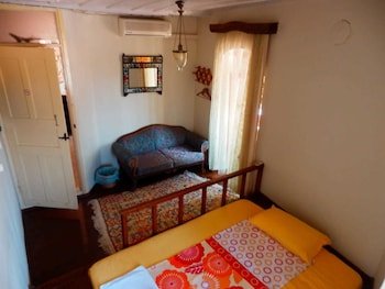 Taksiyarhis Pension