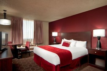 Edgewater Hotel, Casino & Resort