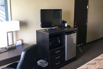 Quality Inn & Suites Mendota Near I-39