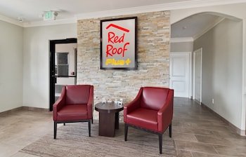 Red Roof PLUS+ Galveston - Beachfront