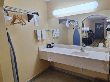 Super 8 by Wyndham Weslaco