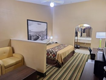 Super 8 by Wyndham Weslaco