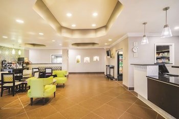 La Quinta Inn & Suites by Wyndham Louisville East