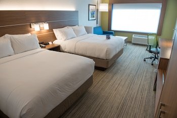 Holiday Inn Express & Suites Warsaw - E Center