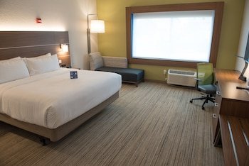 Holiday Inn Express & Suites Warsaw - E Center