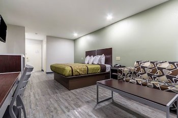 Scottish Inn & Suites