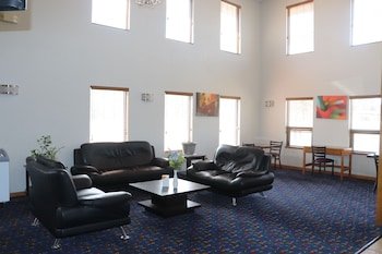 Econo Lodge Inn & Suites
