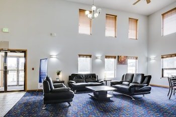Econo Lodge Inn & Suites