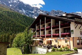 Alpina Mountain Resort
