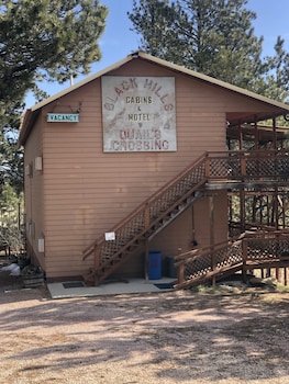 Black Hills Cabins & Motel at Quail's Crossing