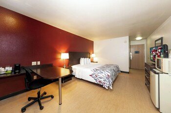 Red Roof Inn St Robert