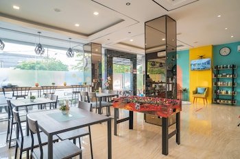 Sans Hotel Kupang Indah Surabaya by RedDoorz