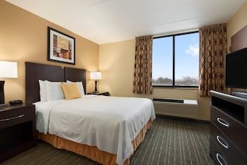 Days Hotel by Wyndham University Avenue Southeast