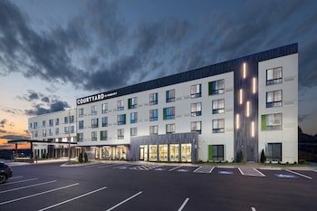 Courtyard Russellville