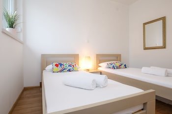 Apartments Tomana