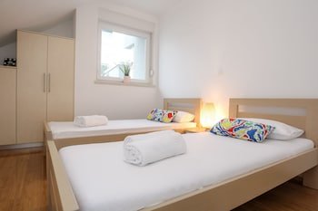 Apartments Tomana