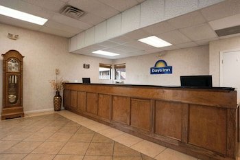 Days Inn by Wyndham Huntington