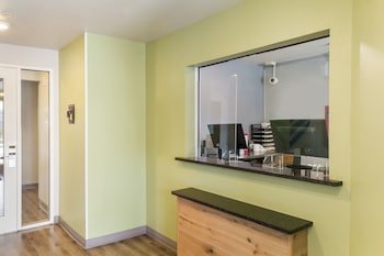 WoodSpring Suites College Station