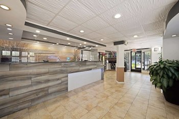 Best Western Plus Holiday Sands Inn & Suites