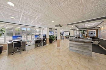 Best Western Plus Holiday Sands Inn & Suites