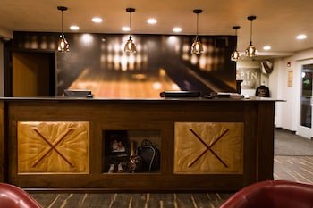 AmeriStay Inn & Suites