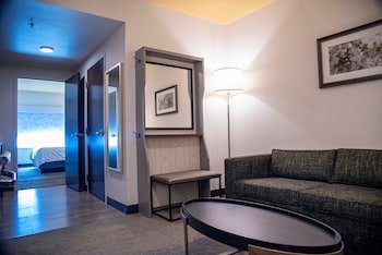 Holiday Inn & Suites Savannah Airport - Pooler