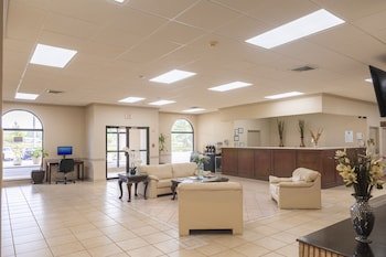 Cottonwood Suites Savannah Hotel & Conference Center