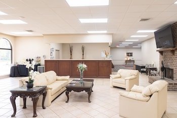 Cottonwood Suites Savannah Hotel & Conference Center