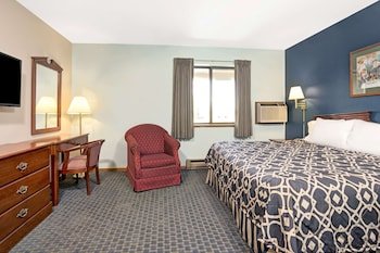 Super 8 by Wyndham Hudson