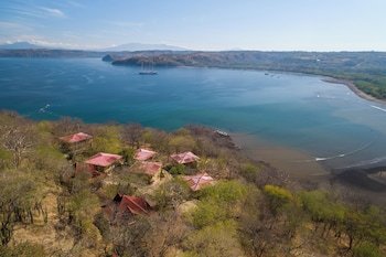 Vista Bahía Beach Resort