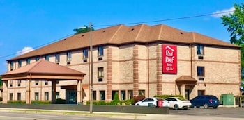 Red Roof Inn & Suites Detroit - Melvindale