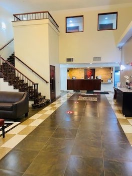 Red Roof Inn & Suites Detroit - Melvindale