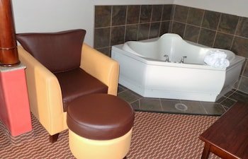 Red Roof Inn & Suites Detroit - Melvindale
