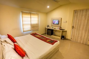 Glitz Ranthambore Safari Resort
