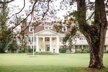 Riverbend Inn & Vineyard
