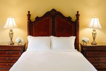 Riverbend Inn & Vineyard