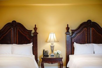 Riverbend Inn & Vineyard