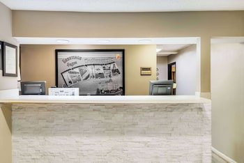 Super 8 by Wyndham Indianapolis/NE/Castleton Area