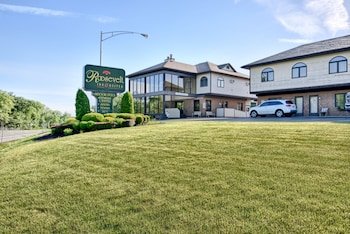 Roosevelt Inn & Suites