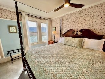 Historic Requa Inn